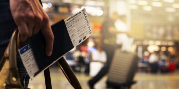 Edhe një agjencion turistik mashtron mërgimtarët me bileta, policia arreston pronarin