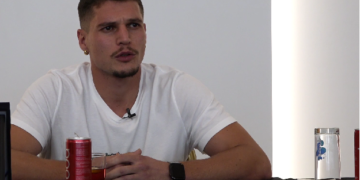 Boksieri shqiptar Faton Vukshinaj sfidon për meç dyshen Marku e Haxhi Krasniqi