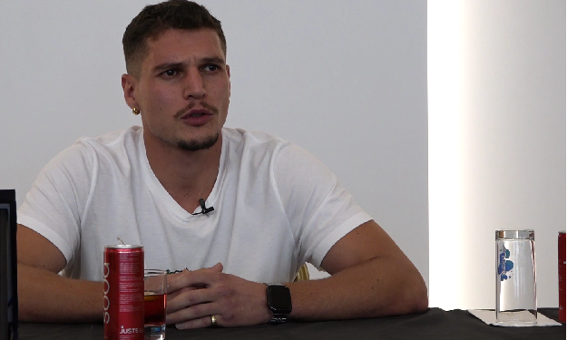 Boksieri shqiptar Faton Vukshinaj sfidon për meç dyshen Marku e Haxhi Krasniqi