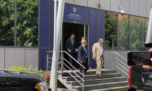 Kurti përfundon takimin me ambasadorin amerikan