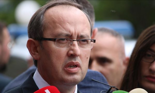 Avdullah Hoti për reduktimet e rrymës: Për ta mbuluar keqmenaxhimin po e hapin temën e shamive në shkolla