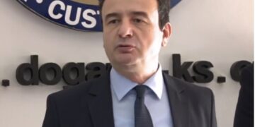 Kurti: Nuk duhet të ketë ndalim të shamisë në shkolla