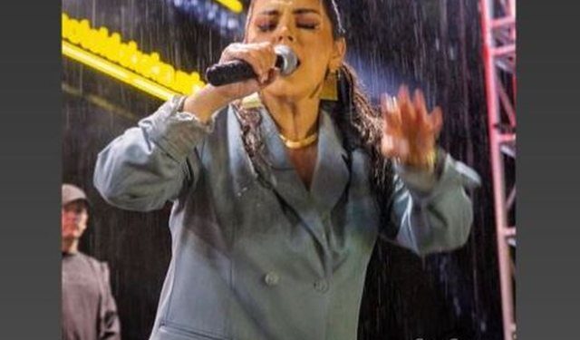 Fifi vazhdon koncertin në shi, Adis Patushi ka dy fjalë për të