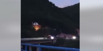 Publikohen pamjet/ Momenti kur Policia e Kosovës sulmohet me armë zjarri në veri