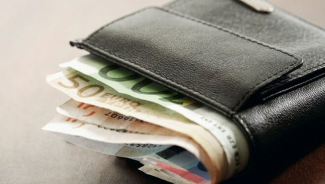 Turistit gjerman i humb kuleta me 850 euro në Prizren, çuditet sa shpejt ia gjejnë