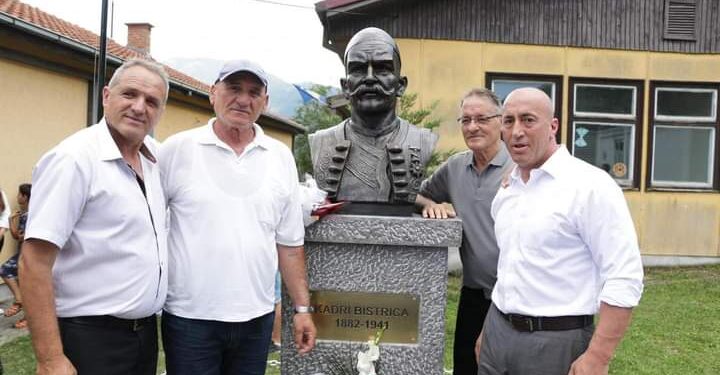 Ramush Haradinaj merr pjesë në zbulimin e bustit të heroit Kadri Bistrica