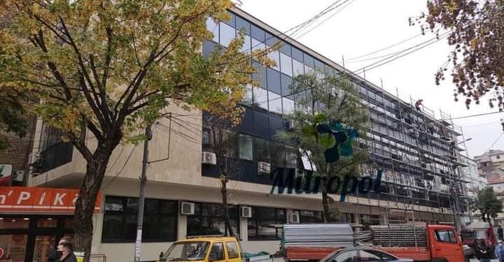 Qendra Sociale në grevë, qytetarët e Mitrovicës nuk po mund të nxjerrin dokumente per marrjen e 100 eurove nga Komuna