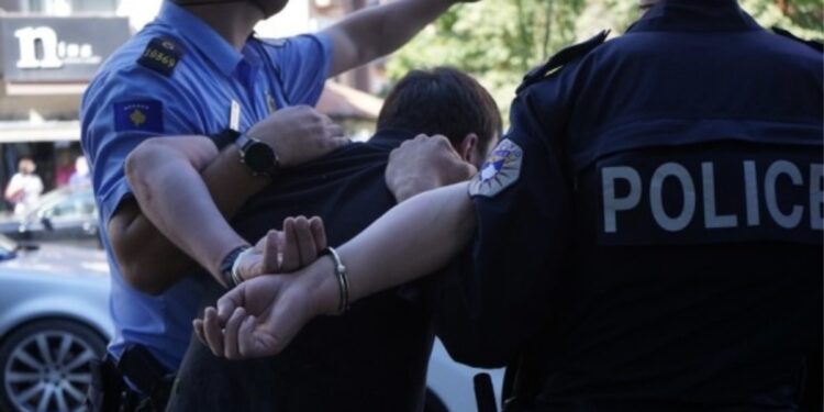 Aksion i Policisë, arrestohet në flagrancë në banesë dilleri i drogës