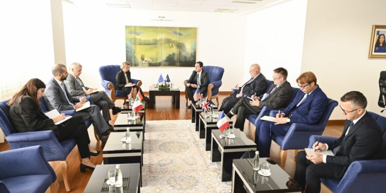 Pas emisarëve, Kurti takoi sot ambasadorët e vendeve të Quint-it