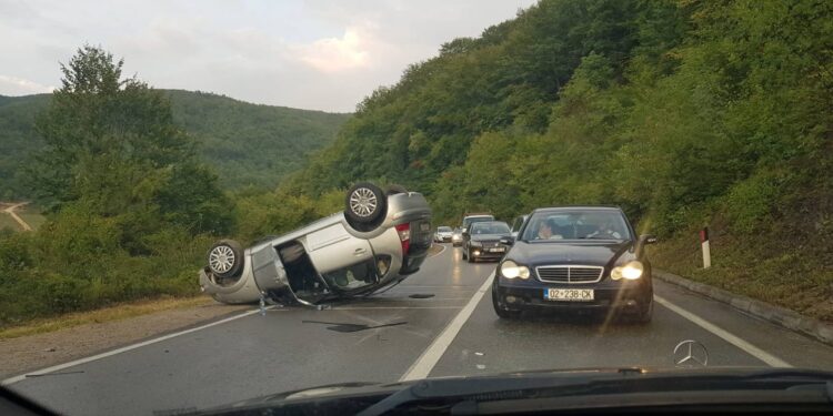 Aksident i rëndë trafiku në magjistralen Gjilan – Prishtinë (PAMJE)