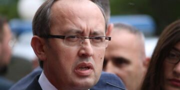 Hoti me kritika ndaj Qeverisë: Nuk po e rishikoni buxhetin – po e dëmtoni ekonominë