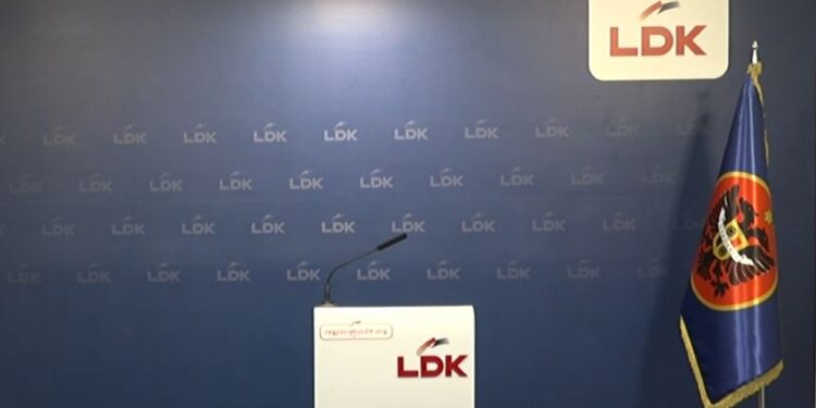 LDK: Kërkimi i listave me emrat e punëtorëve që janë në grevë është praktikë tipike e autokratëve
