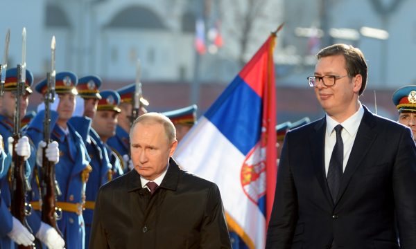 Sikur Putini, gjuha e Vuçiqit për serbët në Kosovë merr vëmendjen e mediave botërore