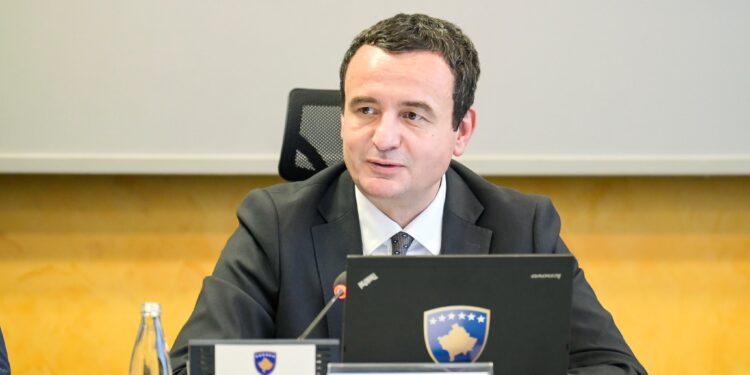 Kurti mbledh sot kryetarët e komunave