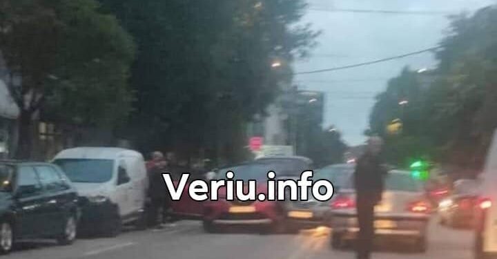 Aksident i rëndë në qendër të Mitrovicës, të lënduarit dërgohen urgjent autoambulancë për trajtim mjekësor