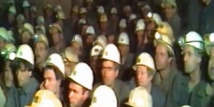 Në Kosovë kishte grevë edhe para 32 viteve, gati të gjithë punëtorët shqiptarë refuzuan kontrata me Serbinë