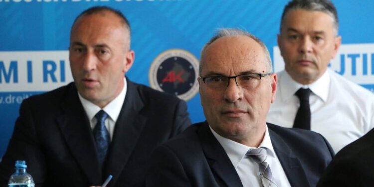 Nitaj për Hysamedin Ferajn dhe Elvisin Hoxhën: Fëlliqin gojën dhe nuk lënë njëri pa sharë. Lidhi, o kryeministër