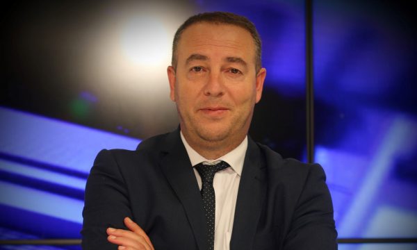 Ridvan Berishës i shkëputet kontrata me RTK, e quan hakmarrje, paralajmëron ballafaqim në gjyq