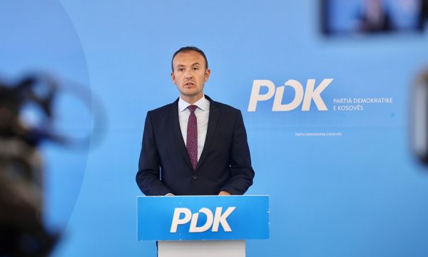 PDK: Qeveria po tenton t’i shuajë pakënaqësitë qytetare duke shpërndarë lëmoshë