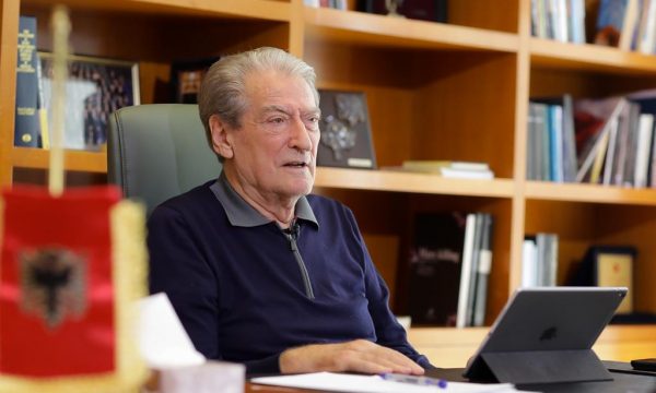 Premtimi i Berishës: Do të heqim taksën për Rrugën e Kombit
