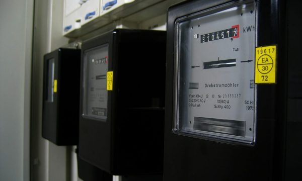 Pa rrymë deri në 7 orë, del orari i reduktimeve për nesër