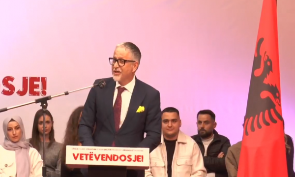 Lajmërohet Arben Vitia, hap tubimin ku Kurti prezantoi synimet për mandatin e ri në krye të partisë