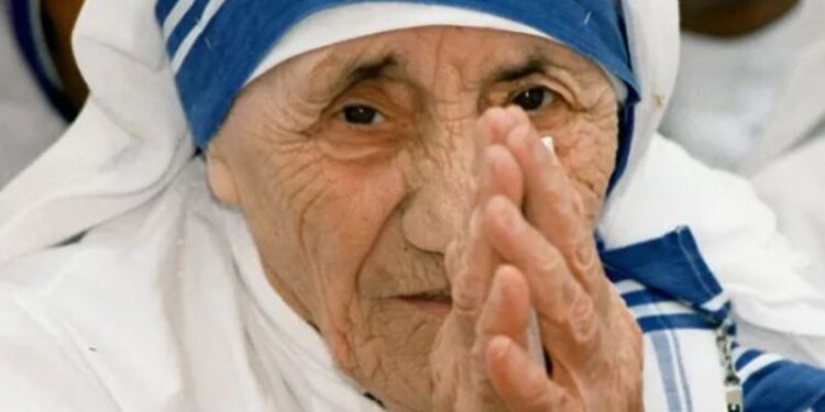 Si u bë Gonxhe Bojaxhiu, Nënë Tereza?