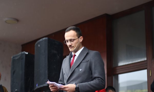 Alban Hyseni shkarkimin e drejtoreshës e lidh me dyshimet që kishte në të: Ndryshim, profesionalizëm, ndershmëri