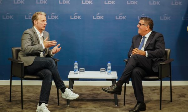 Prishja me Kurtin, Shqiprim Arifi revanshohet duke takuar opozitën në Prishtinë