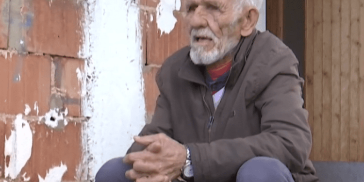 E dhimbshme: 85-vjeçari nga Drenasi jeton i vetëm në kushte të rënda, KEDS ia këput rrymën për borxh