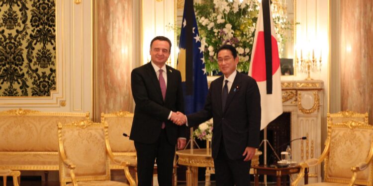 Kurti pritet nga kryeministri japonez, i bën ftesë ta vizitojë Kosovën