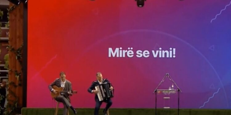 ‘Rrjedh në këngë e ligjërime’, momenti kur në Beograd luhen tingujt e këngës së mrekullueshme shqiptare