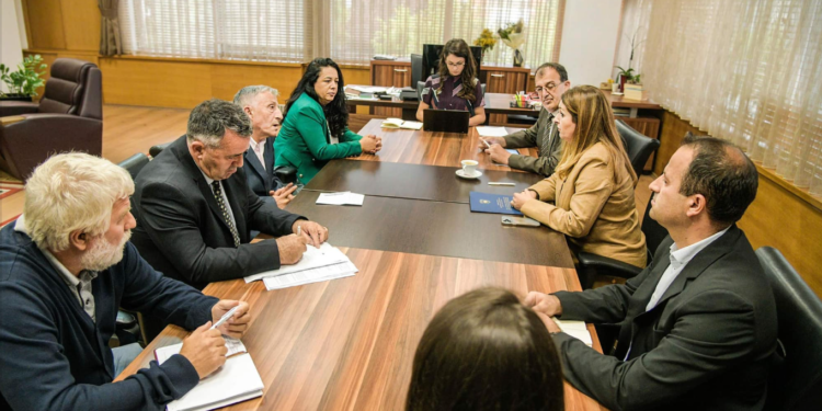 Nagavci takohet me përfaqësues të SBAShK-ut, kërkon që mësimi të nisë të hënën