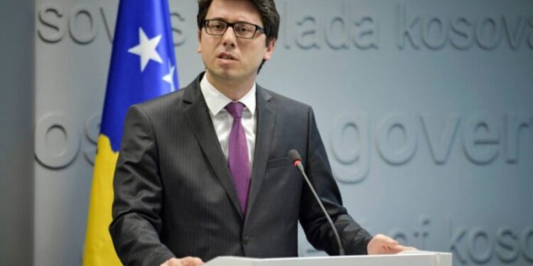 Murati fton bizneset t’ua rrisin pagat punëtorëve: Do ta subvencionojmë gjysmën
