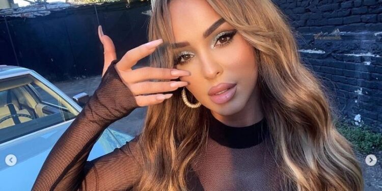 Diçka po vjen nga Adelina Berisha, shikojeni sa “hot” po duket