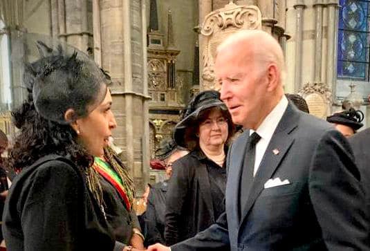 Presidentja Osmani takohet me Bidenin në funeralin e Mbretëreshës