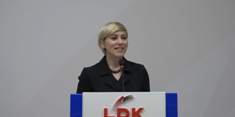 “Më e sigurt kur ndjek pasionin e saj në alpet e vrazhda, sesa kur ecën rrugëve”