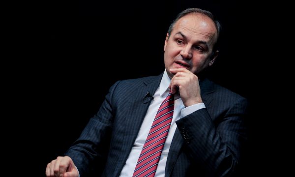 Enver Hoxhaj: Qeveria Kurti s’do marrëveshje me mësimdhënësit, do nënshtrim