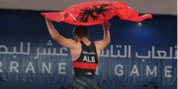 Flamuri kuqezi do të valojë në Beograd, Abakarov triumfon në gjysmëfinale ndaj serbit