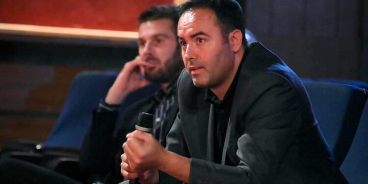 “Ca çaste të këndshme artistike”, Konjufca dhe Kurti bëhen bashkë për ta shikuar një film