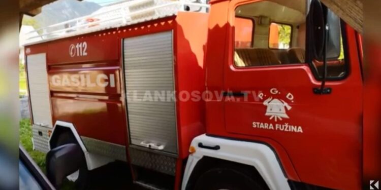 Mërgimtarët e bëjnë Mushtishtin me automjet zjarrfikës