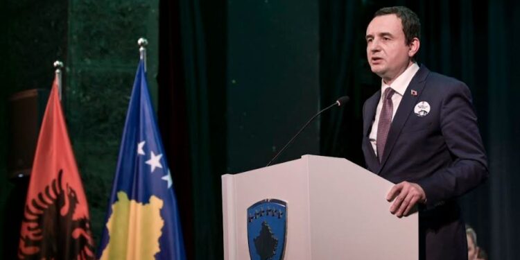 Kurti për Flamurin e Kosovës: Si kryeministër e kam obligim ta respektoj, në programin e Lëvizjes mund të ketë gjëra të tjera