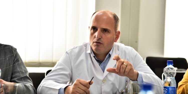 Hyseni (LDK): 120 profesionistë shëndetësorë e kanë lëshuar Kosovën