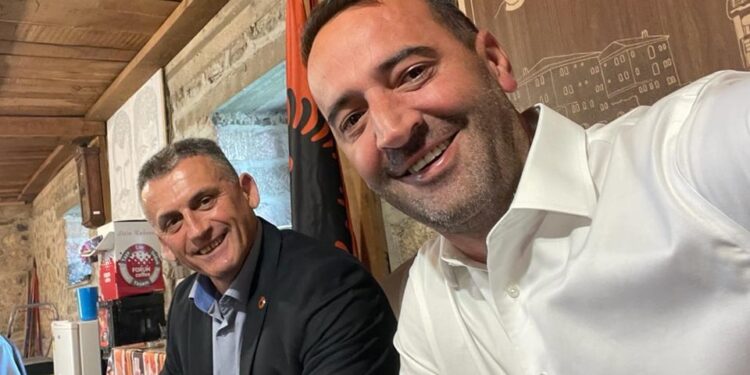 Daut Haradinaj i çon “të fala” Hysamedin Ferajt me një foto