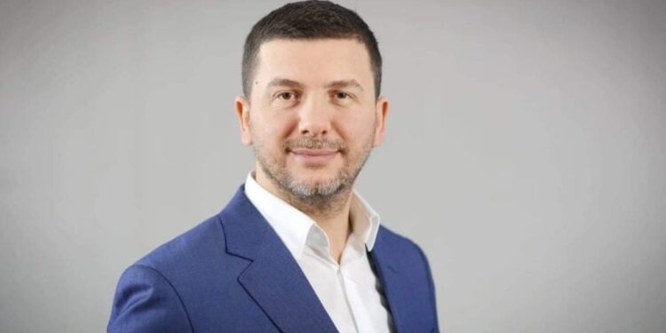 Krasniqi: Kurti të gjejë zgjidhjen me grevistët dhe të mundësojë hapjen e shkollave