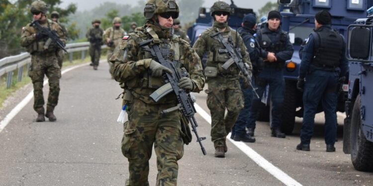 NATO-ja e gatshme të dërgojë më shumë trupa në Kosovë në rast të tensioneve të reja