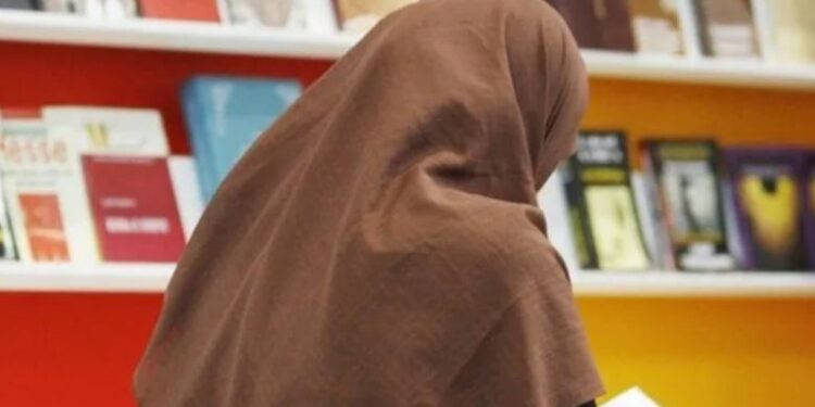 Bartja e shamisë në shkolla, ish-këshilltari i Kurtit paditë ministren Nagavci