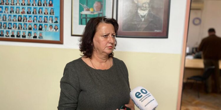 Vendosin mësimdhënësit e gjimnazit “Sami Frashëri”, greva vazhdon