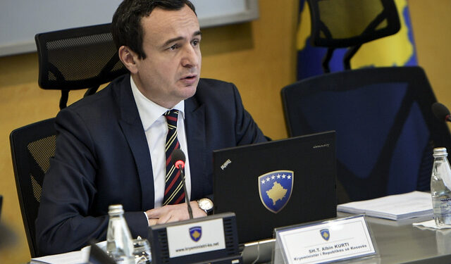 Ekonomistët kritikojnë Qeverinë: Punëtorët e sektorit privat janë lënë në mëshirën e punëdhënësve