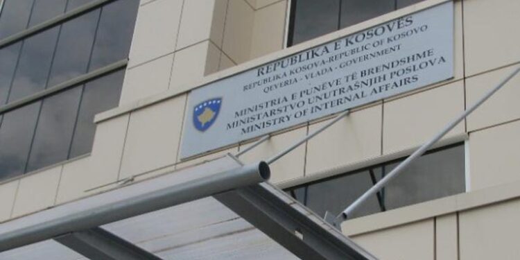 ‘Puna e shtetit’/ Mbi 3 mijë aplikues për 50 pozita në MPB, ankesa se disa kandidatë i morën përgjigjet e sakta në telefona